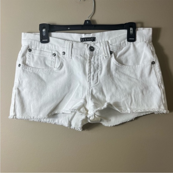 Venus White Jean Shorts Size 8 Casual Denim Cut-Offs Summer Western Boho - Picture 1 of 9